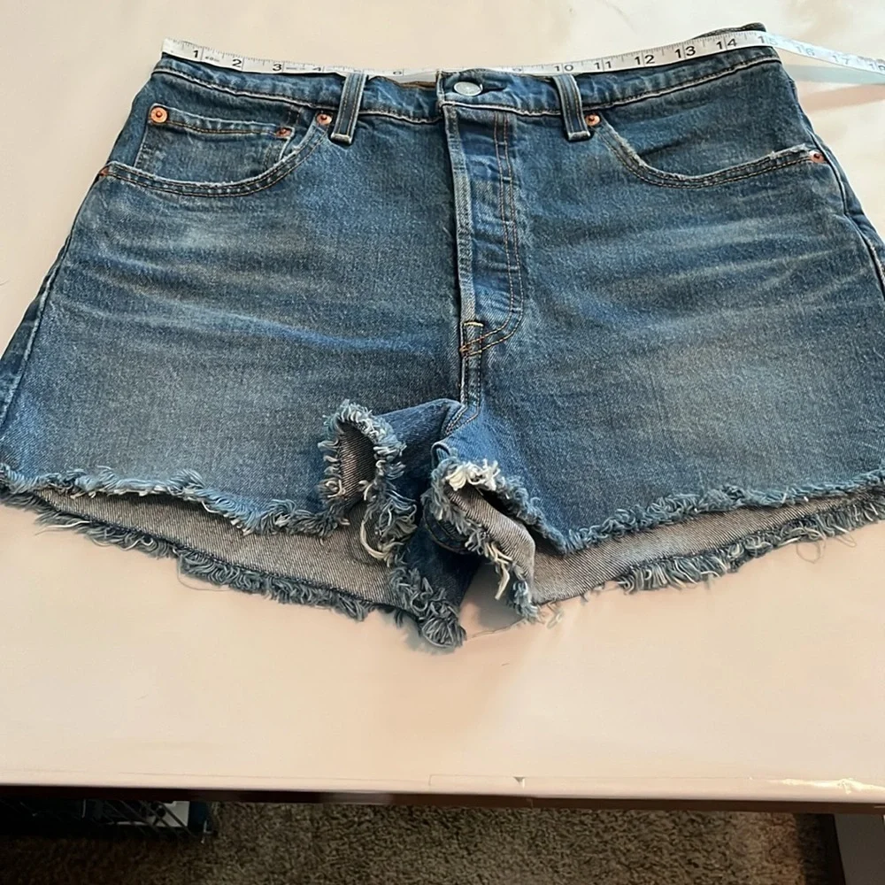 Levi’s Ribcage Shorts High Rise Size 31